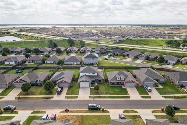 2812 Sunberry Way, Yukon, OK 73099