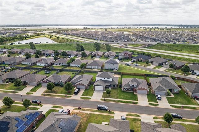 2812 Sunberry Way, Yukon, OK 73099