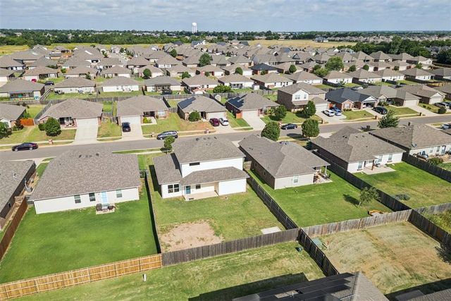 2812 Sunberry Way, Yukon, OK 73099