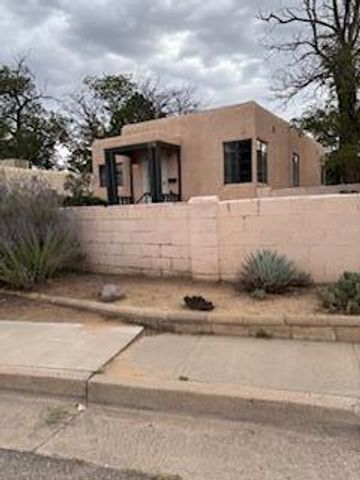 526 Dartmouth Place SE, Albuquerque, NM 87106