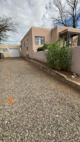526 Dartmouth Place SE, Albuquerque, NM 87106
