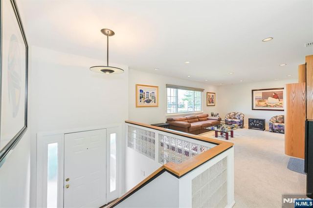 9 Cherry Place, Hillsdale, NJ 07642