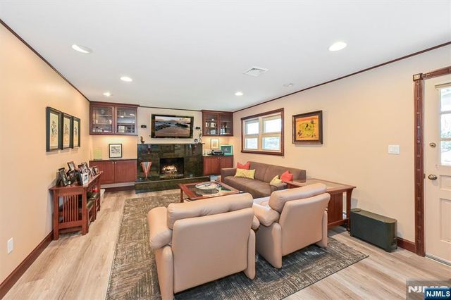 9 Cherry Place, Hillsdale, NJ 07642