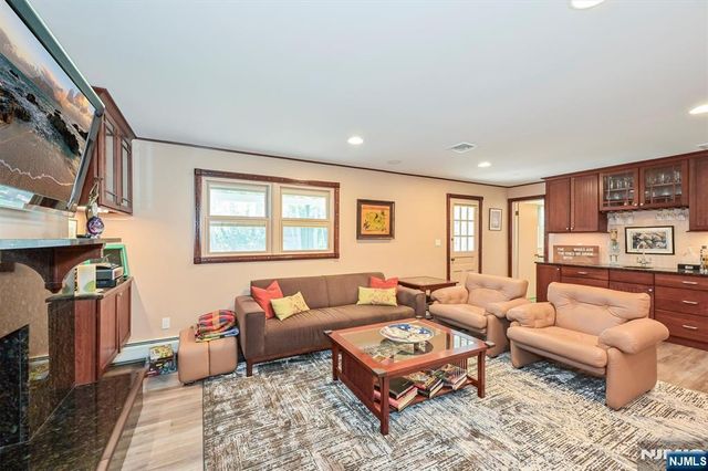 9 Cherry Place, Hillsdale, NJ 07642