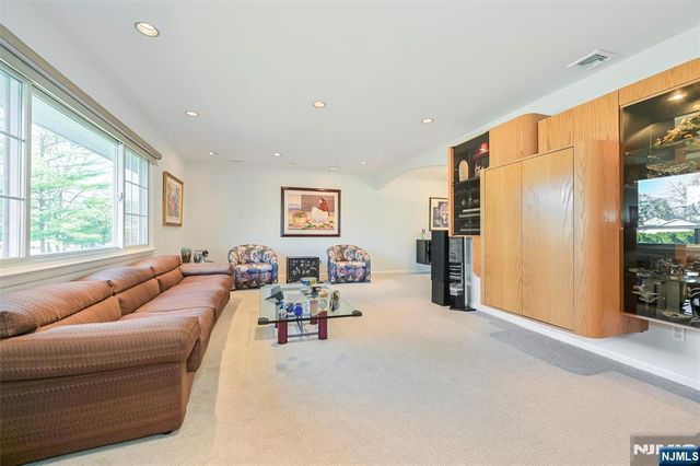 9 Cherry Place, Hillsdale, NJ 07642