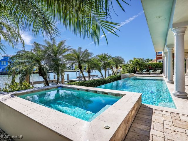 264 Bayview AVE, Naples, FL 34108