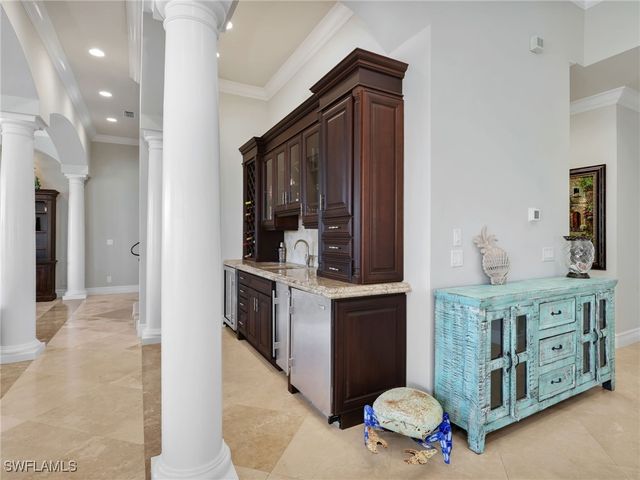 264 Bayview AVE, Naples, FL 34108