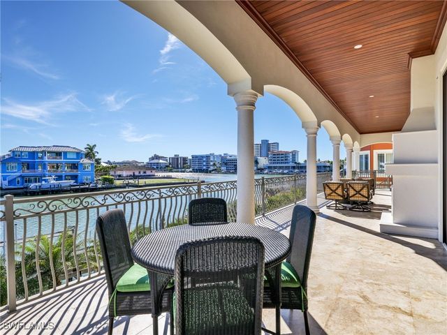 264 Bayview AVE, Naples, FL 34108