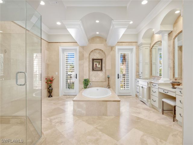 264 Bayview AVE, Naples, FL 34108