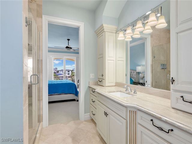 264 Bayview AVE, Naples, FL 34108