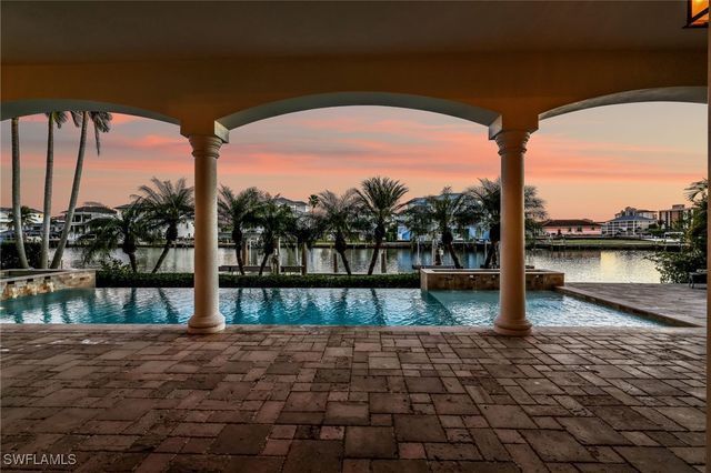 264 Bayview AVE, Naples, FL 34108