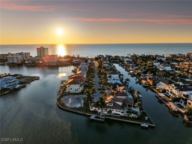 264 Bayview AVE, Naples, FL 34108