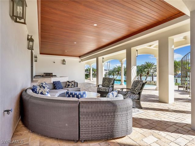 264 Bayview AVE, Naples, FL 34108