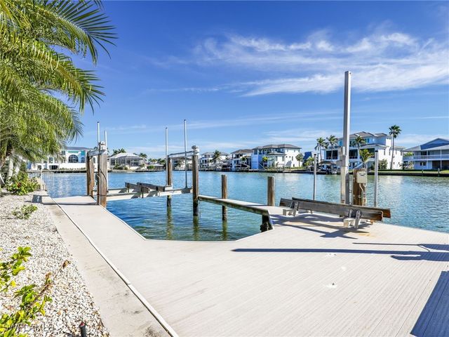 264 Bayview AVE, Naples, FL 34108