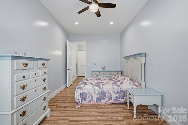 4950 Surfwood Drive, Sherrills Ford, NC 28673