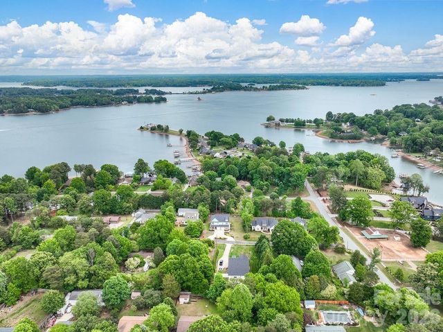 4950 Surfwood Drive, Sherrills Ford, NC 28673