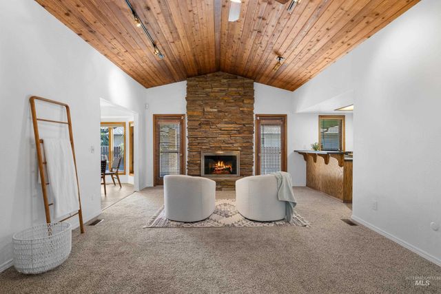 107 S Oakhurst Way, Boise, ID 83709
