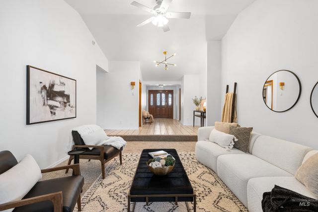 107 S Oakhurst Way, Boise, ID 83709