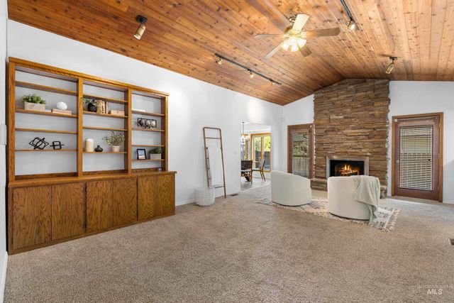 107 S Oakhurst Way, Boise, ID 83709