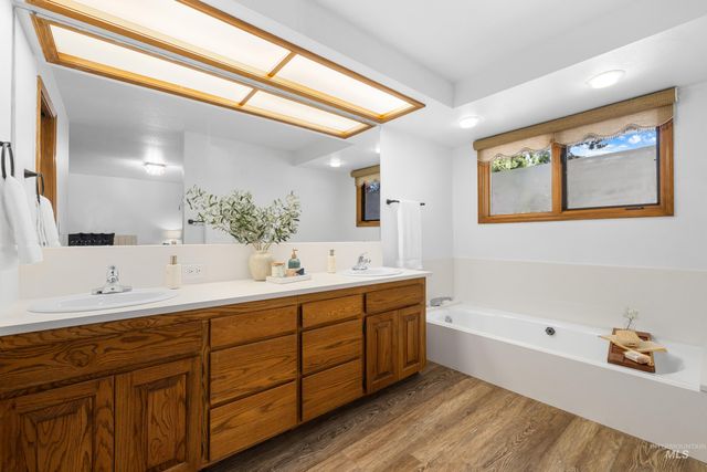 107 S Oakhurst Way, Boise, ID 83709
