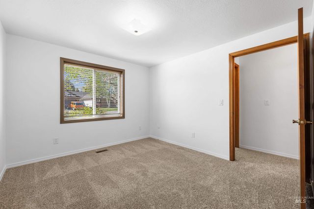 107 S Oakhurst Way, Boise, ID 83709