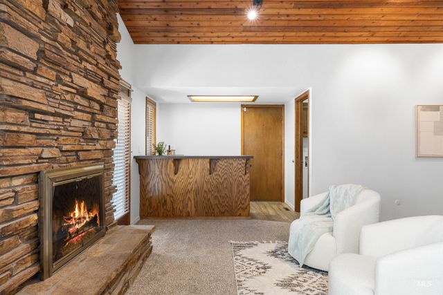 107 S Oakhurst Way, Boise, ID 83709
