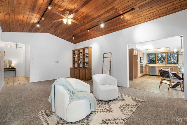 107 S Oakhurst Way, Boise, ID 83709