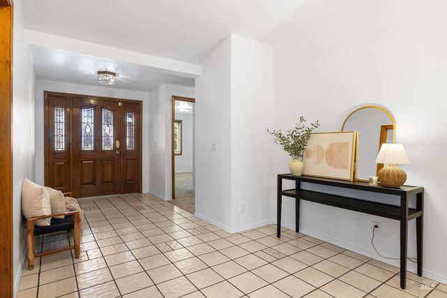 107 S Oakhurst Way, Boise, ID 83709
