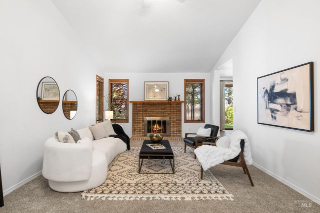 107 S Oakhurst Way, Boise, ID 83709