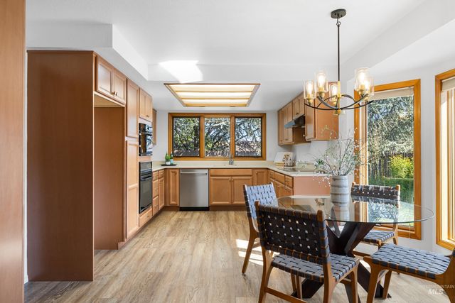 107 S Oakhurst Way, Boise, ID 83709