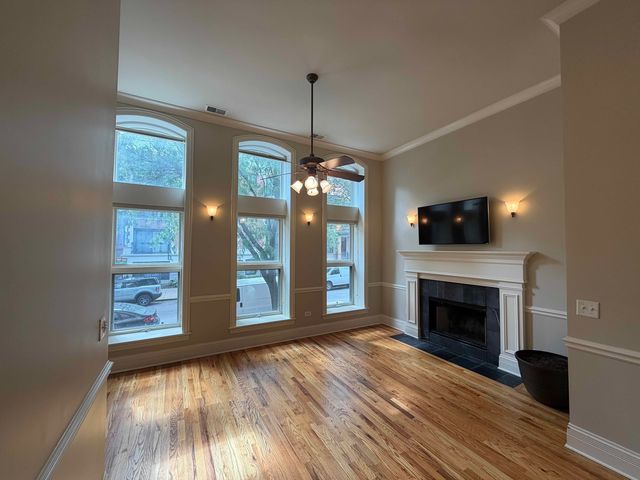 924 W Dakin Street 1, Chicago, IL 60613
