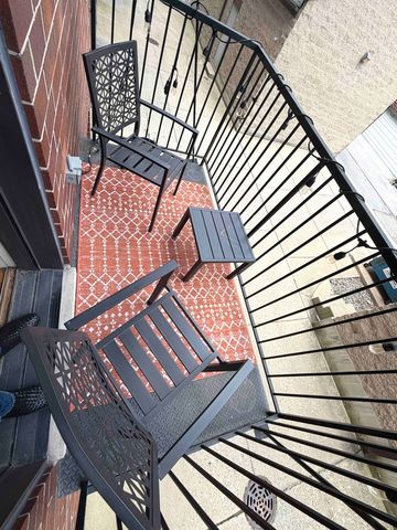 924 W Dakin Street 1, Chicago, IL 60613