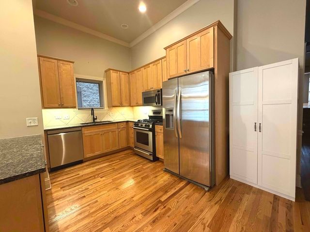 924 W Dakin Street 1, Chicago, IL 60613