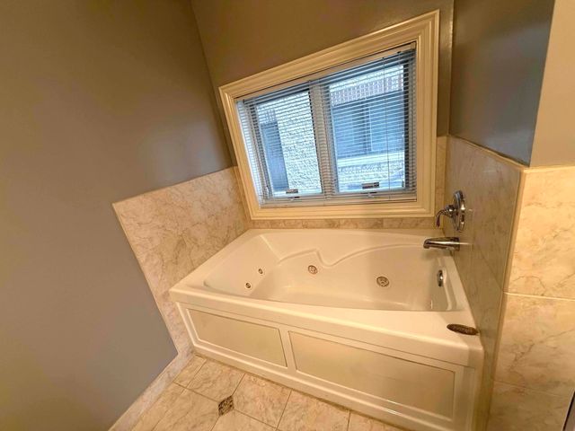 924 W Dakin Street 1, Chicago, IL 60613