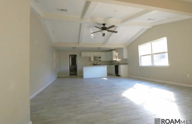 26148 Fallen Oaks Dr, Denham Springs, LA 70726