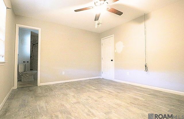 26148 Fallen Oaks Dr, Denham Springs, LA 70726