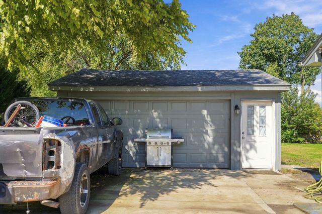 7117 Twana Drive, Urbandale, IA 50322