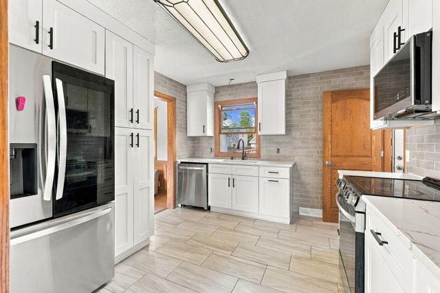 7117 Twana Drive, Urbandale, IA 50322