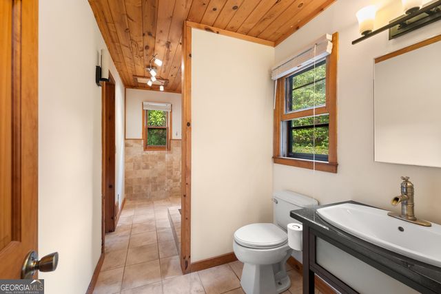 966 Wahoo Creek Road, Murrayville, GA 30564