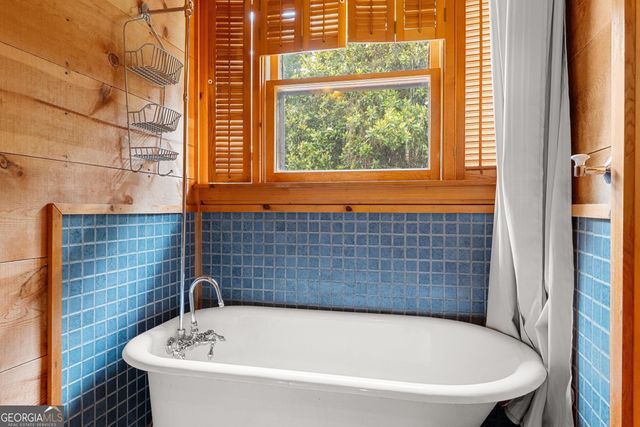 966 Wahoo Creek Road, Murrayville, GA 30564