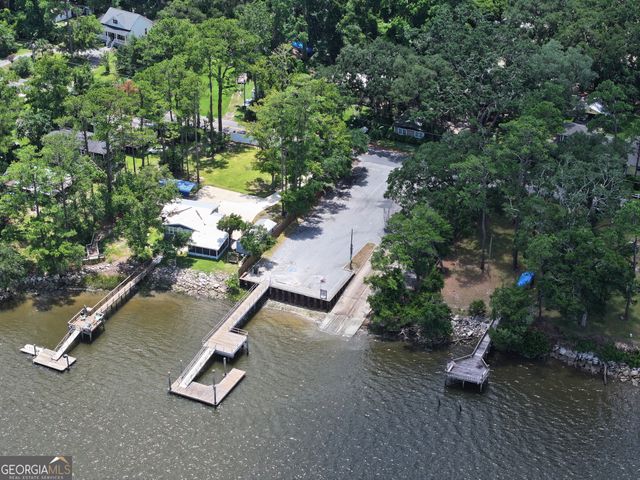 77 Sutton Court, Woodbine, GA 31569