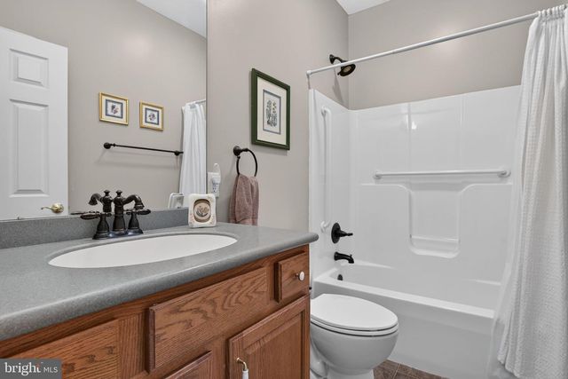804 SHORE LANDING DR, Lebanon, PA 17046