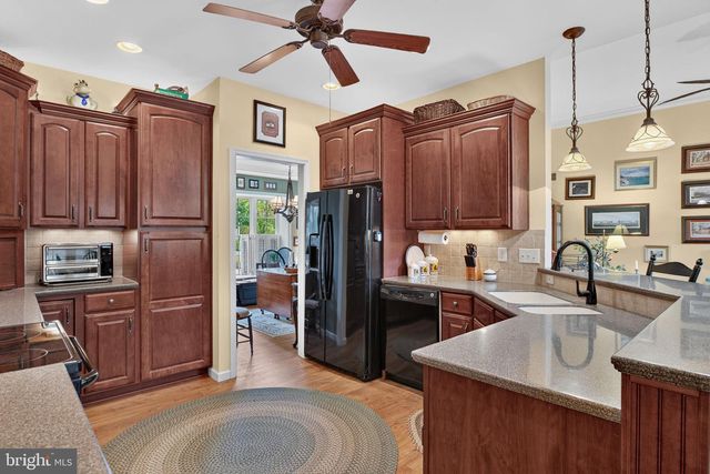 804 SHORE LANDING DR, Lebanon, PA 17046