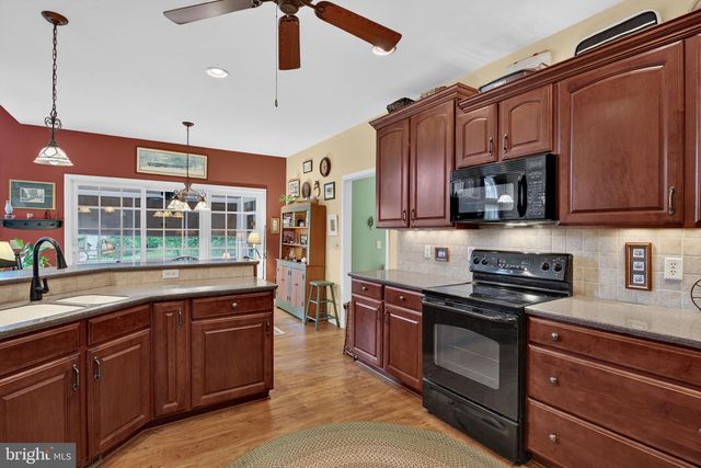804 SHORE LANDING DR, Lebanon, PA 17046