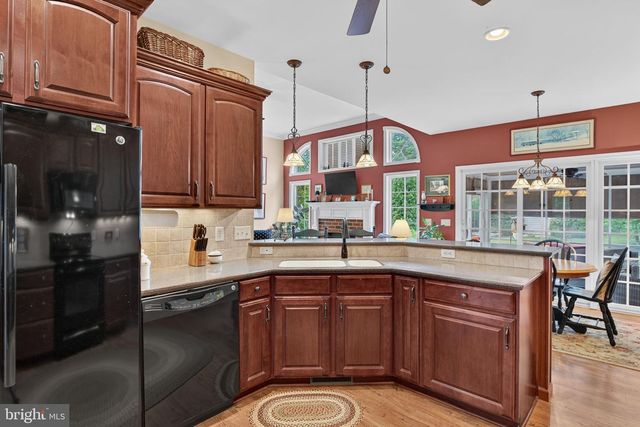 804 SHORE LANDING DR, Lebanon, PA 17046