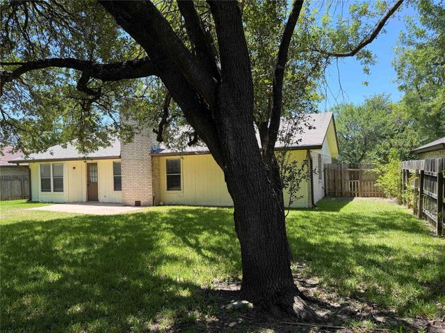 606 Brookhollow DR, Pflugerville, TX 78660