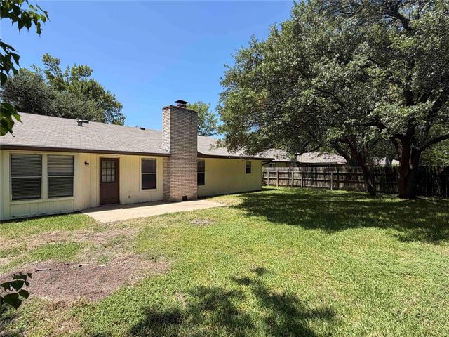 606 Brookhollow DR, Pflugerville, TX 78660