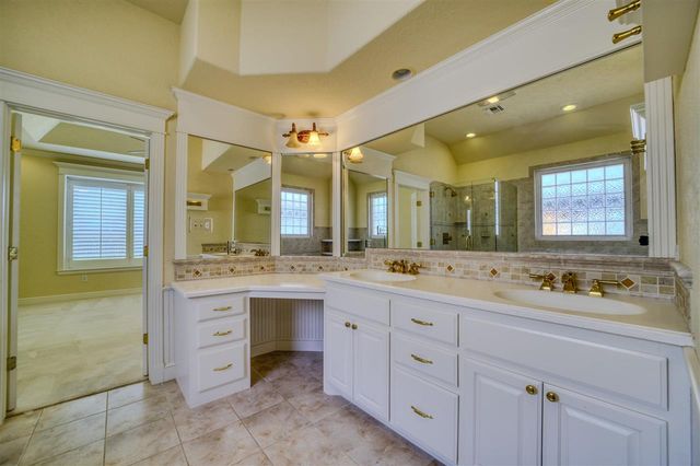 1617 NE 35th St, Lawton, OK 73507