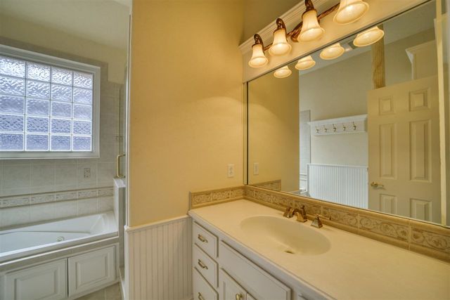 1617 NE 35th St, Lawton, OK 73507