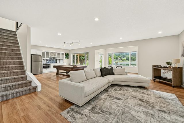 4010 Autumn Lake Court SW, Rochester, MN 55902